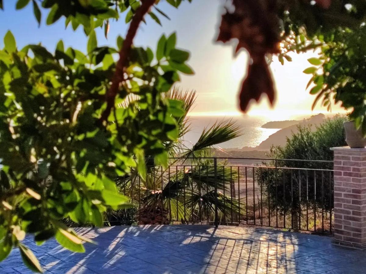 הוילה מונטאלגרו Il Casale Di Bovo Marina מראה חיצוני תמונה